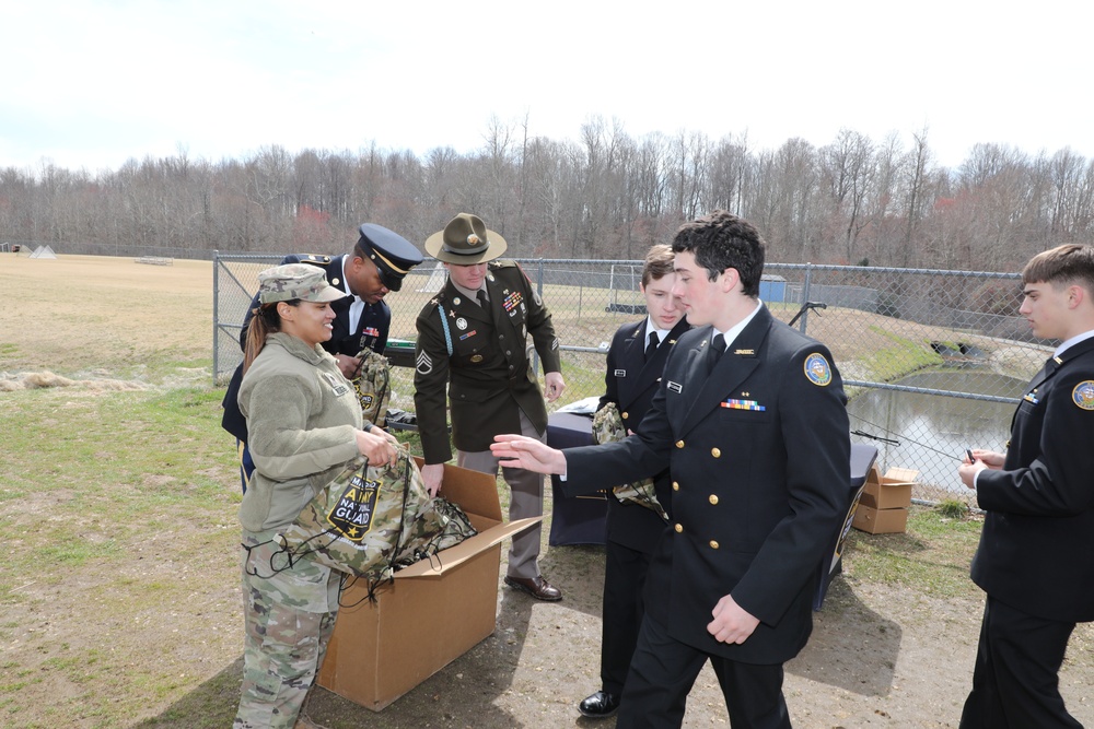 MDARNG Displays Aircraft to Huntingtown HS Cadets