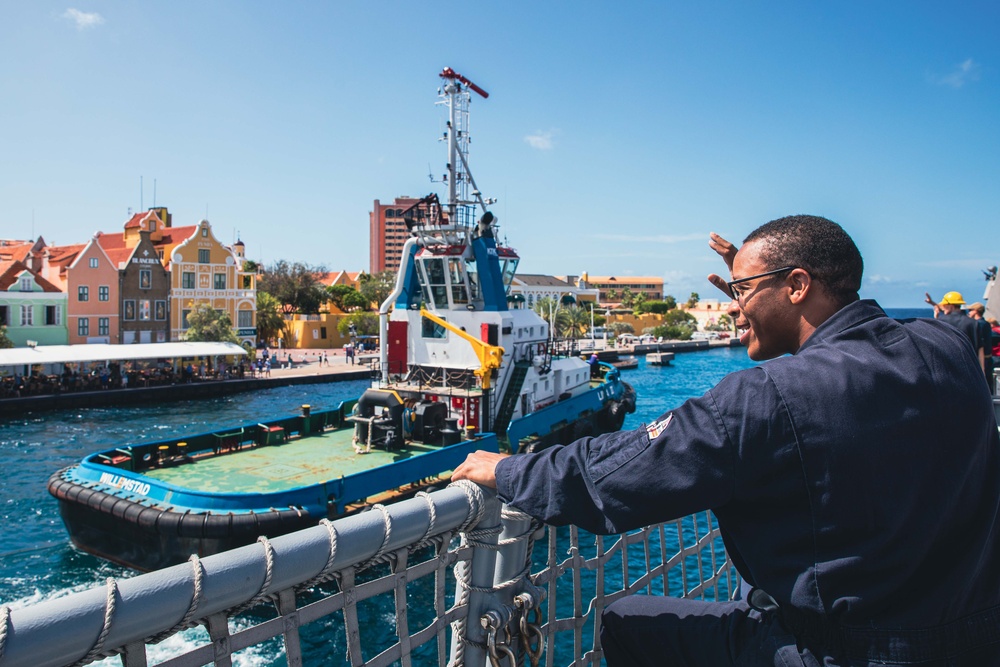 USS Billings Departs Willemstad, Curaçao