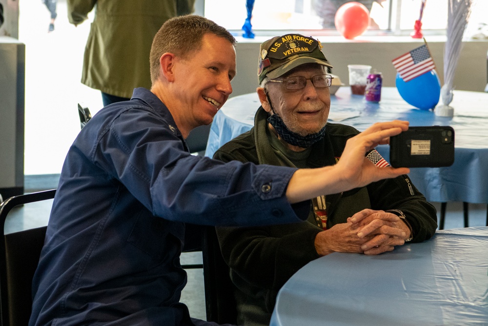 Coast Guard volunteers at veteran's home in Houston, Texas