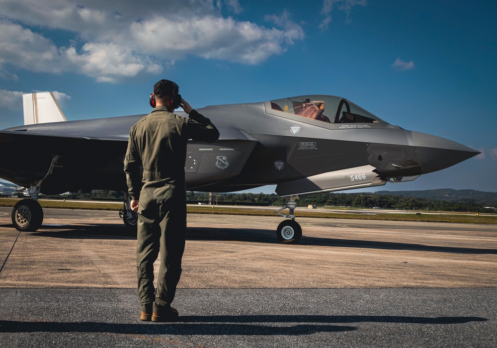 US Marines and Airmen Performs Hot-Pit Refueling Training on Kadena Air Base
