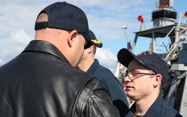 USS Ross Sailors receive awards and meritorious advancements