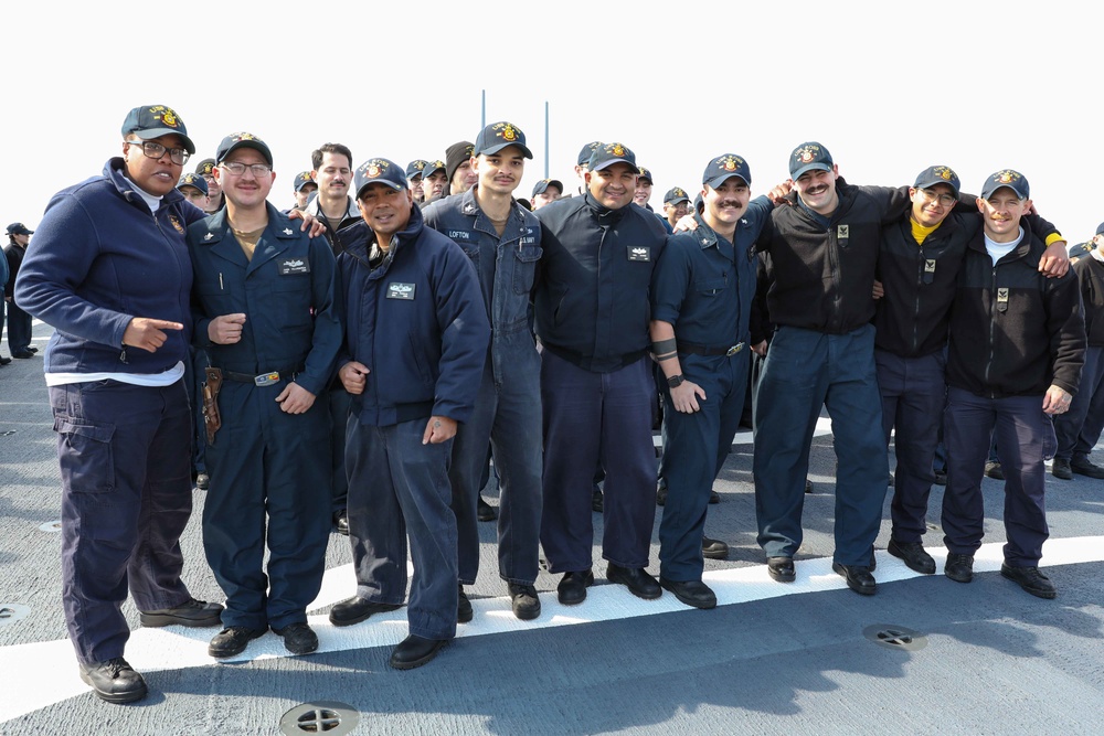 USS Ross Sailors receive awards and meritorious advancements