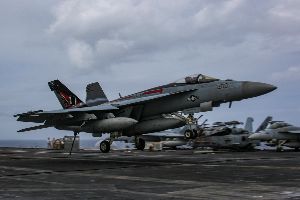 DVIDS - Images - Abraham Lincoln conducts flight operations [Image 6 of 25]