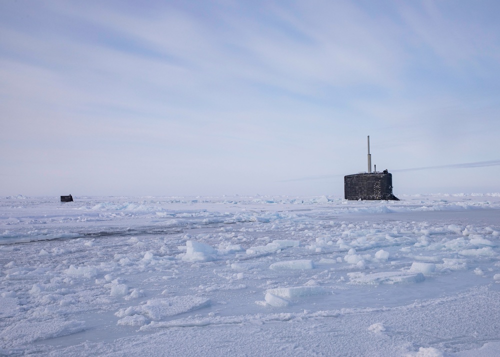 USS Illinois (SSN 786) sails through Arctic ice during ICEX 2022