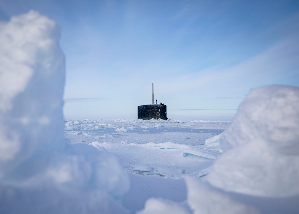 USS Illinois (SSN 786) sails through Arctic ice during ICEX 2022