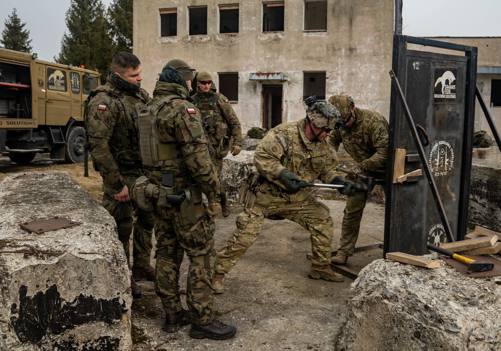 U.S., Polish Allies take part in mechanical breaching training event