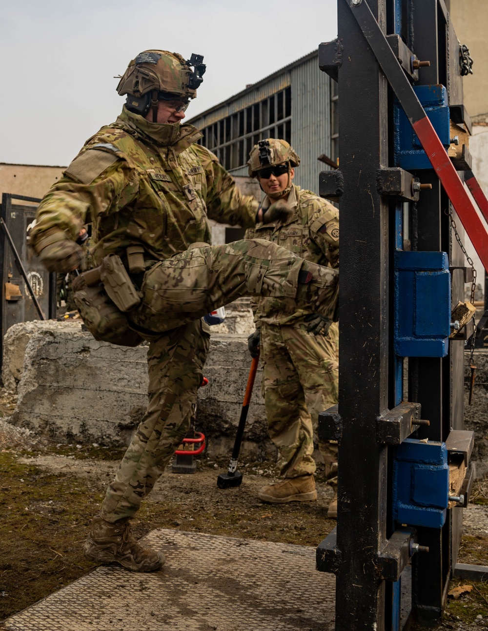 U.S., Polish Allies take part in mechanical breaching training event