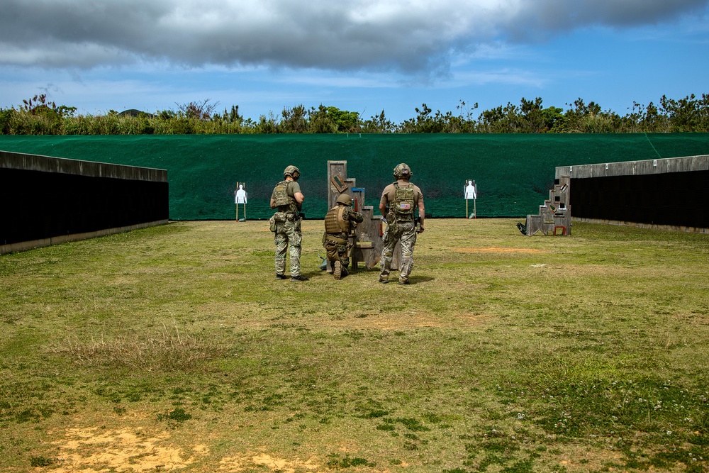 III MEF RECON and Army Special Forces Train Together