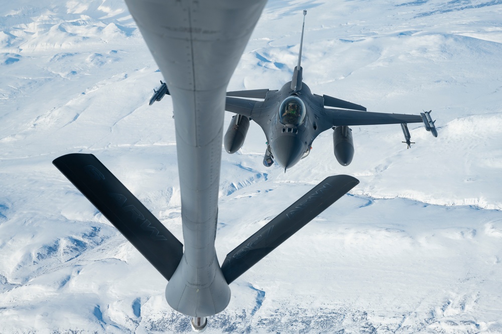 97th ARS refuels 180th Fighter Wing during AE22