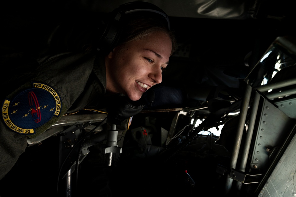 97th ARS refuels 180th Fighter Wing during AE22