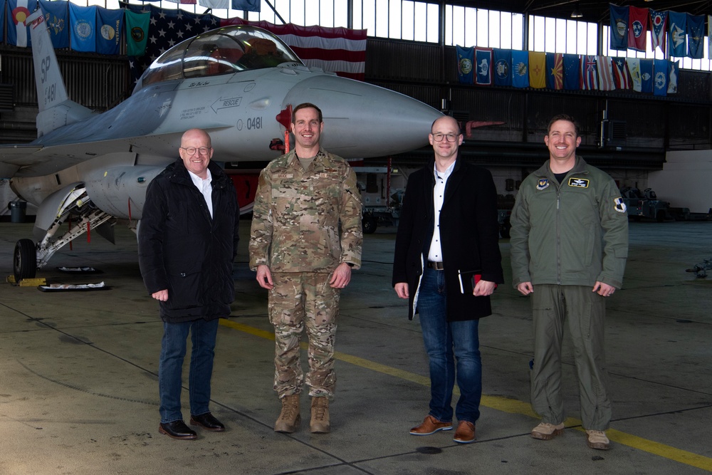 Wing invites key leaders to view F-35, F-16 aircraft