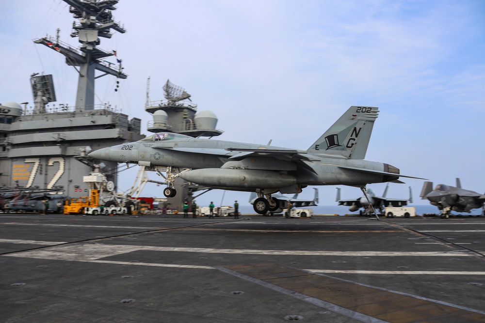 Abraham Lincoln conducts flight operations