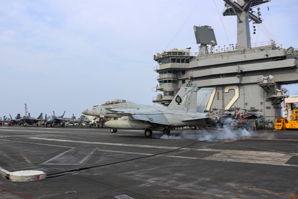 Abraham Lincoln conducts flight operations
