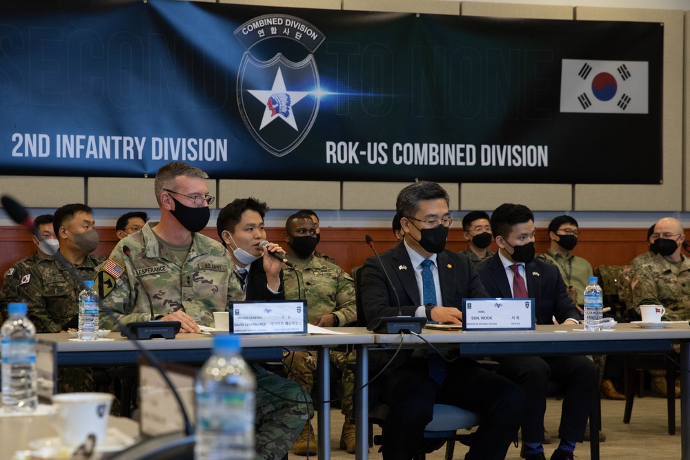 South Korean Defense Minister visits the 2nd Infantry Division-ROK/US Combined Division