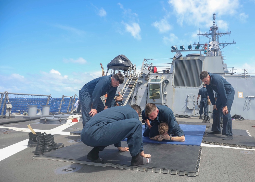 Sailors Conduct VBSS Training on Higgins
