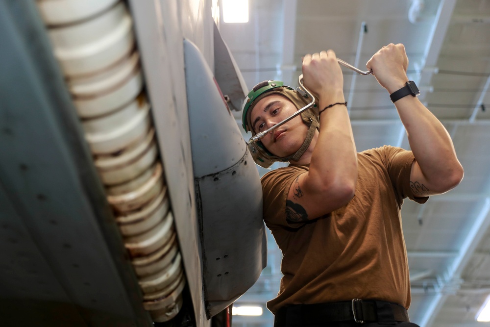 Abraham Lincoln Sailors conduct aircraft maintenance