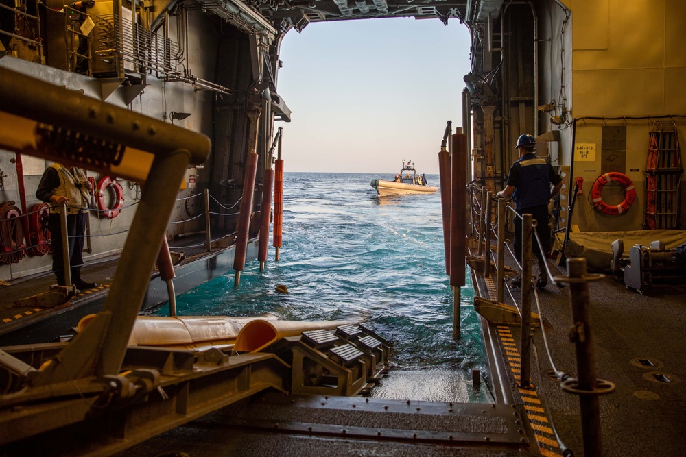 USS Milwaukee Conducts SAR Drill