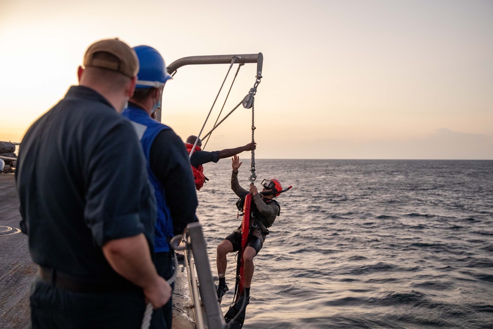 USS Milwaukee Conducts SAR Drill