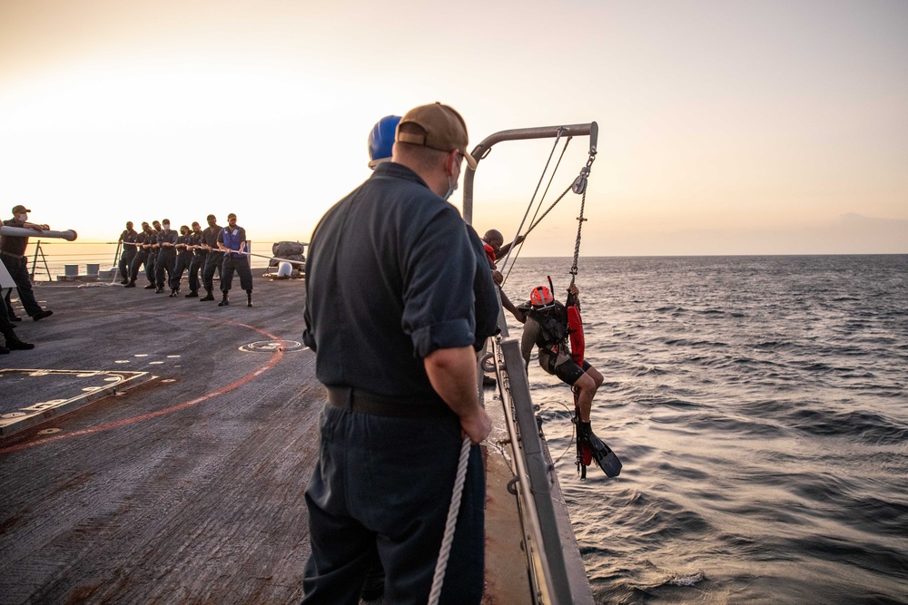 USS Milwaukee Conducts SAR Drill