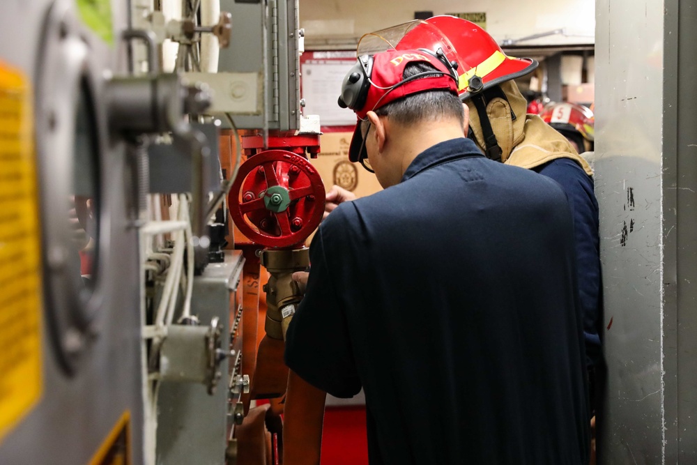 USS Ross Sailors conduct main space fire drill