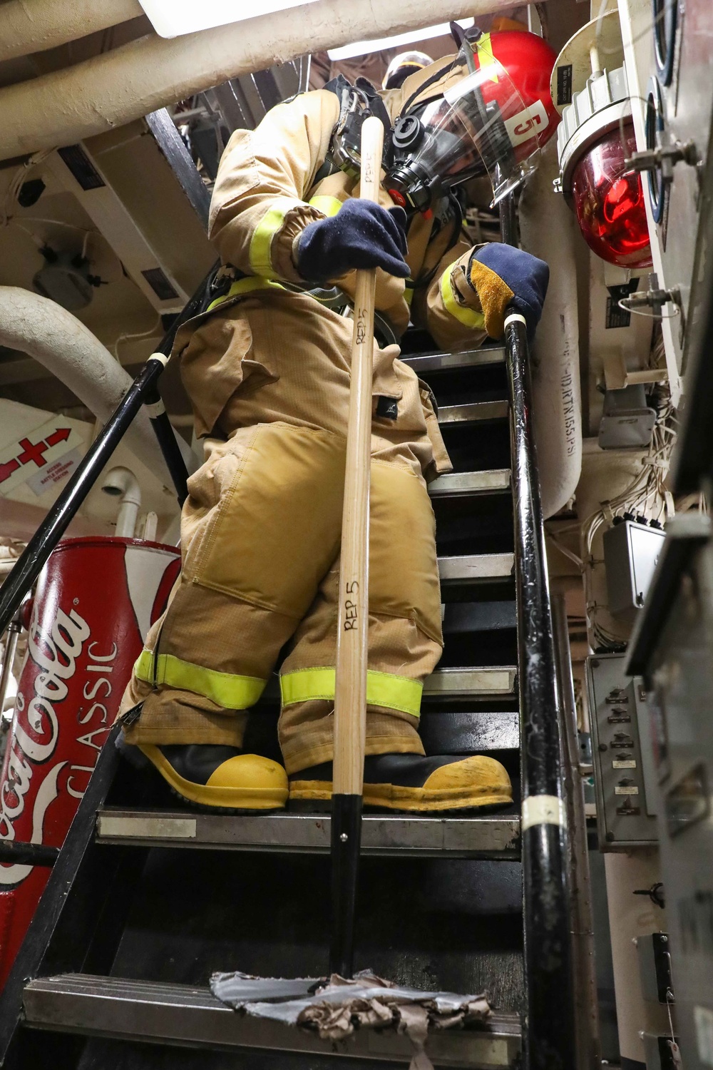 USS Ross Sailors conduct main space fire drill