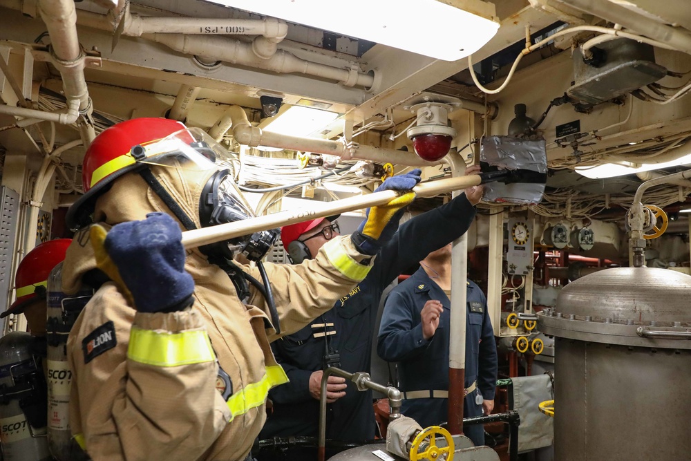 USS Ross Sailors conduct main space fire drill