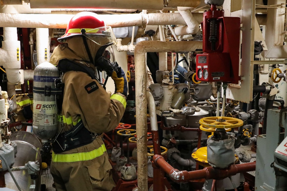 USS Ross Sailors conduct main space fire drill