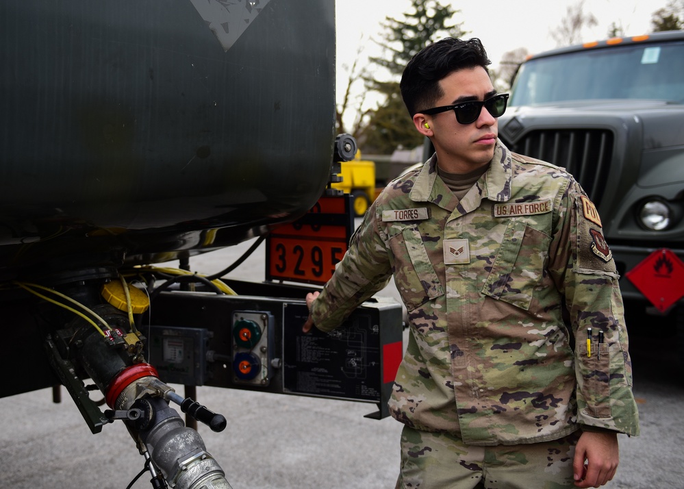 31st Logistics Readiness Squadron Airmen prepare for F-16C Fighting Falcons arrival in Croatia