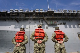 Elements of Kearsarge ARG and 22nd MEU Deploy