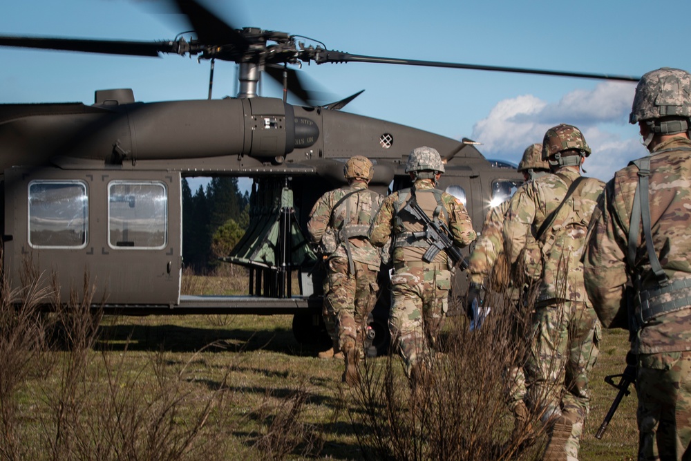 Washington Army National Guard Soldiers fly first class during state Best Warrior Competition