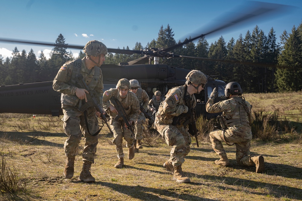 Washington Army National Guard Soldiers fly first class during state Best Warrior Competition