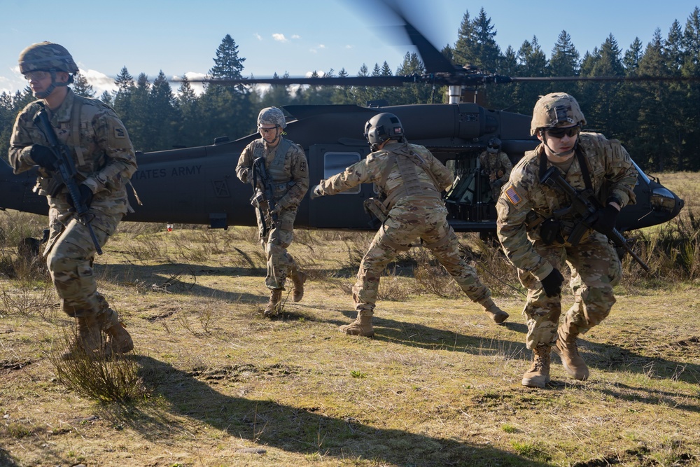 Washington Army National Guard Soldiers fly first class during state Best Warrior Competition