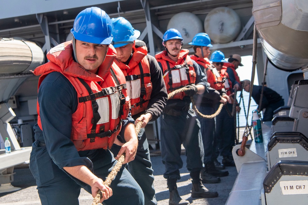 USS Anchorage conducts RAS with USNS Pecos