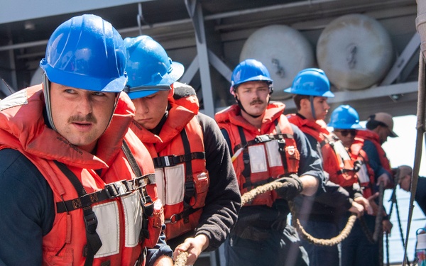 USS Anchorage conducts RAS with USNS Pecos