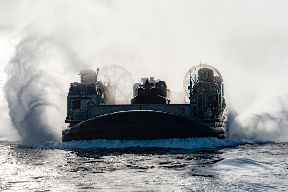 USS Anchorage LCAC Operations