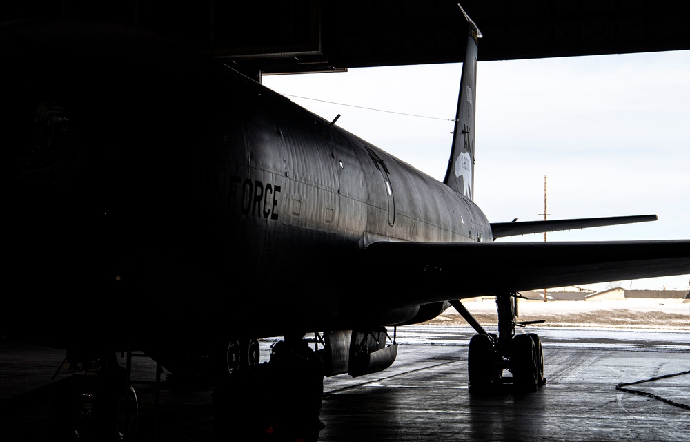 KC-135 refuels aircraft during NOBLE DEFENDER