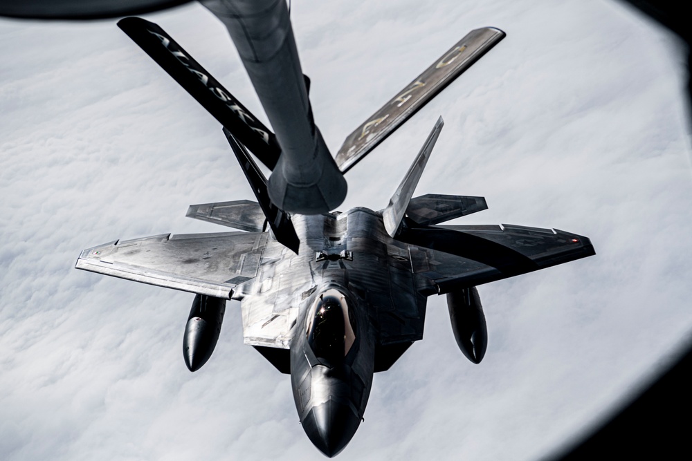 KC-135 refuels aircraft during NOBLE DEFENDER