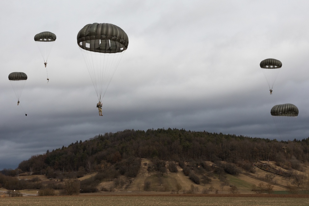 SOCEUR and SOCAF Members Conduct Airborne Training