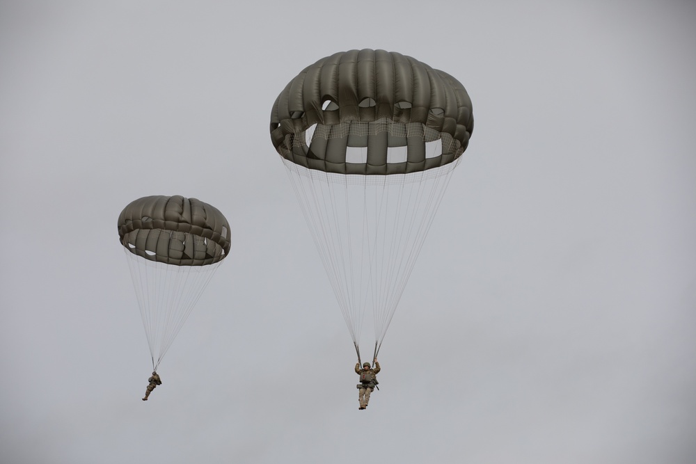 SOCEUR and SOCAF Members Conduct Airborne Training