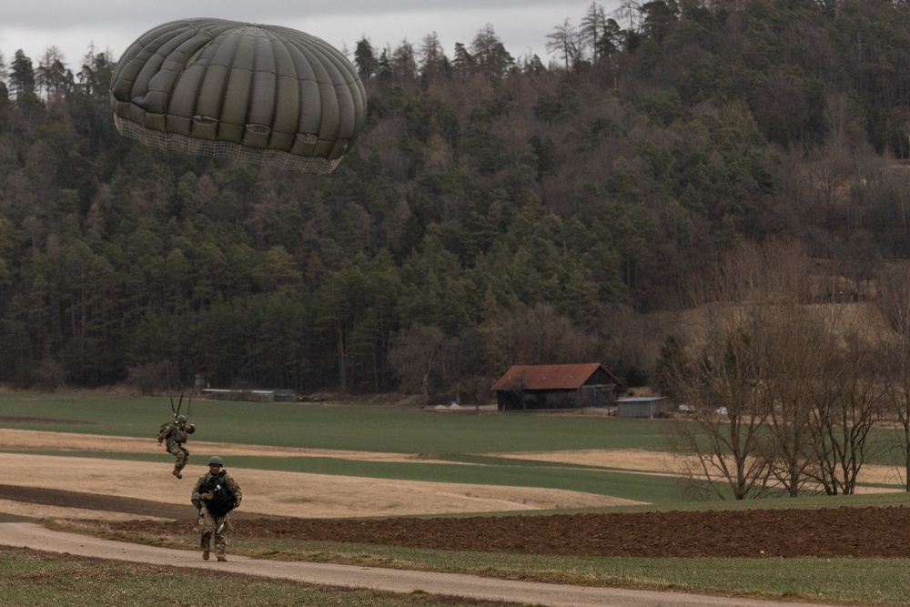 SOCEUR and SOCAF Members Conduct Airborne Training