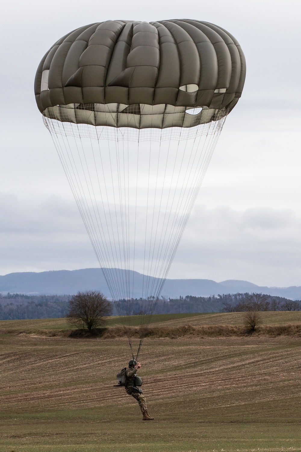 SOCEUR and SOCAF Members Conduct Airborne Training