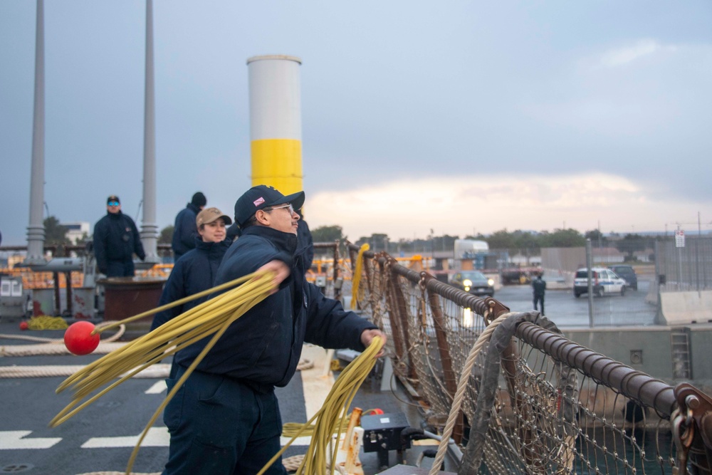 Electronics Technician 3rd Class Dennis Blanco, from Madera, Calif., throws the messenger line to the pier