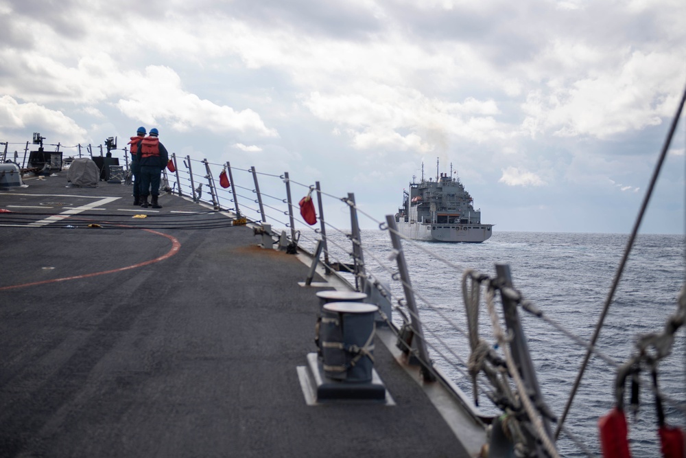 USS Gonzalez (DDG 66) makes its approach to the USNS Robert E. Peary (T-AKE 5)