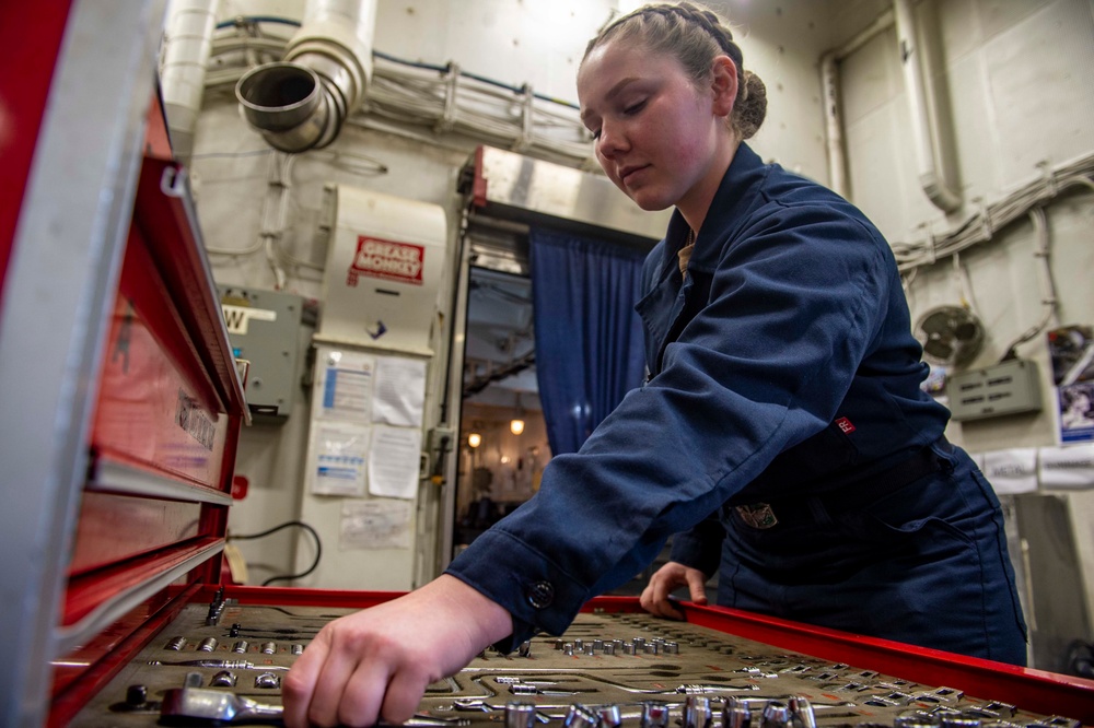 GHWB Sailor Grabs Wrench