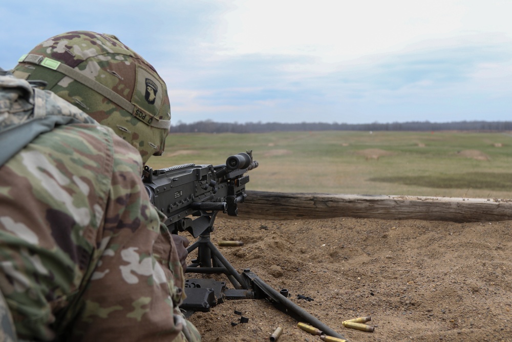 DVIDS - Images - HHBn Soldiers qualify on the M240B [Image 1 of 4]