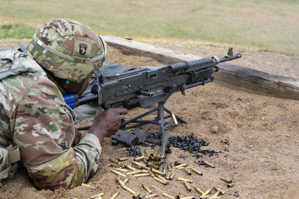 HHBn Soldiers qualify on the M240B