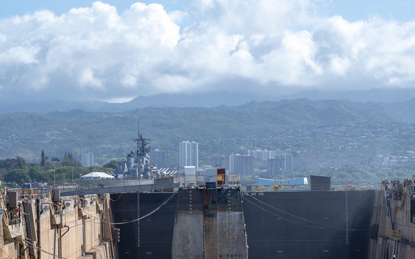PHNSY &amp; IMF successfully undocks USS Topeka (SSN 754)
