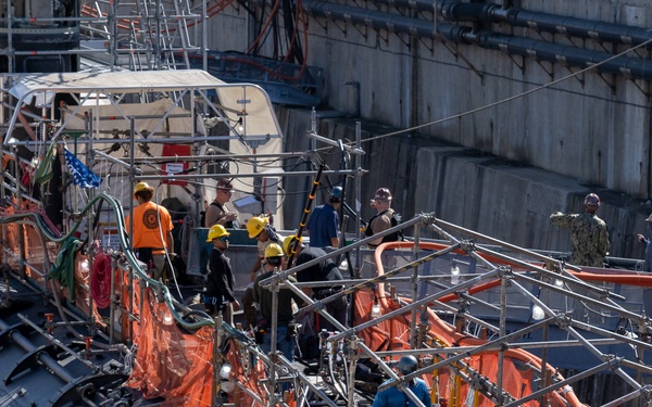 PHNSY &amp; IMF successfully undocks USS Topeka (SSN 754)