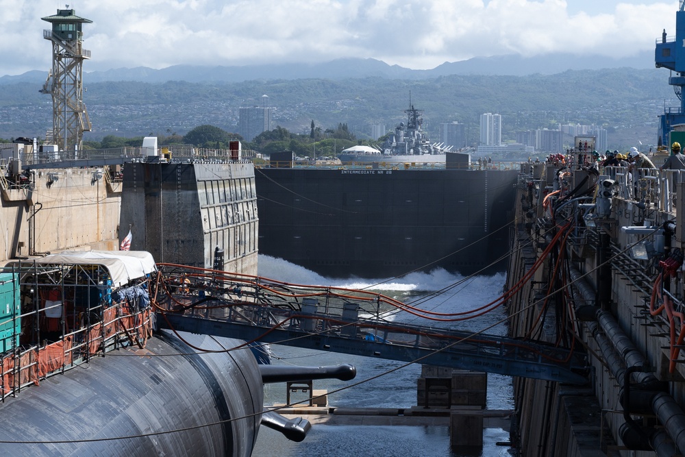 PHNSY &amp; IMF successfully undocks USS Topeka (SSN 754)