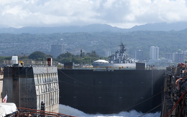 PHNSY &amp; IMF successfully undocks USS Topeka (SSN 754)
